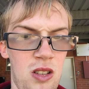 Meet your Posher, Cameron